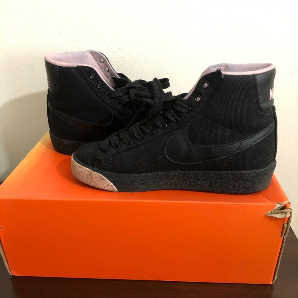 Women’s Nike Mid Basic Blazer Sneakers Size US 5.5